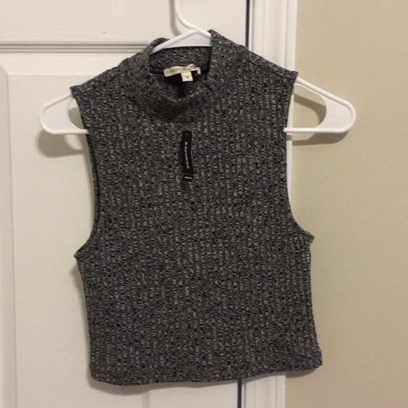 Express Tops - Express M crop top gray/black sleeveless sweater